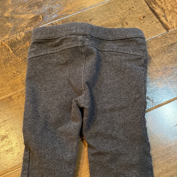 18M OshKosh solid dark gray leggings front pockets - Picture 4 of 4
